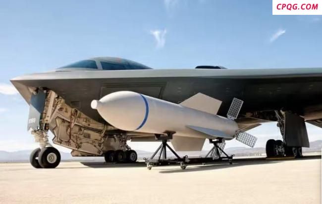 B-2轰炸机编队飞过 普京特朗普观看