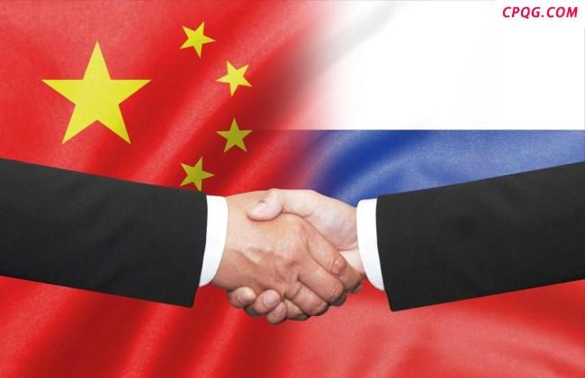 普京对记者做鬼脸 机智回应拆穿挑拨
