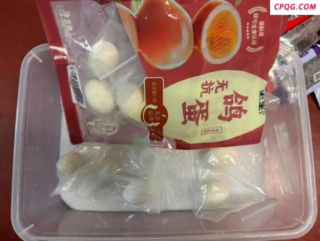 入境旅客把200多枚鹦鹉蛋冲进下水道 海关成功救回并孵化部分鸟蛋
