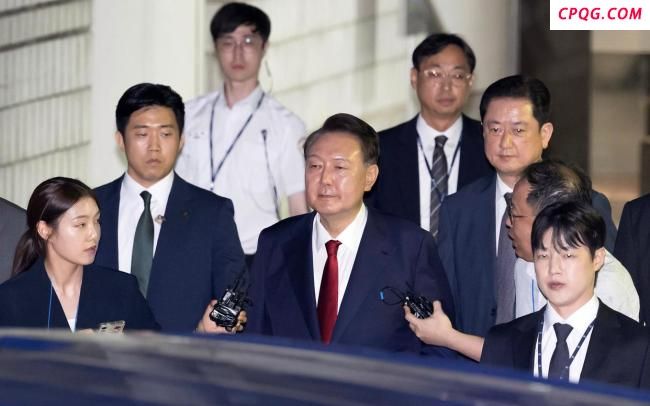 韩民众就戒严集体起诉尹锡悦夫妇