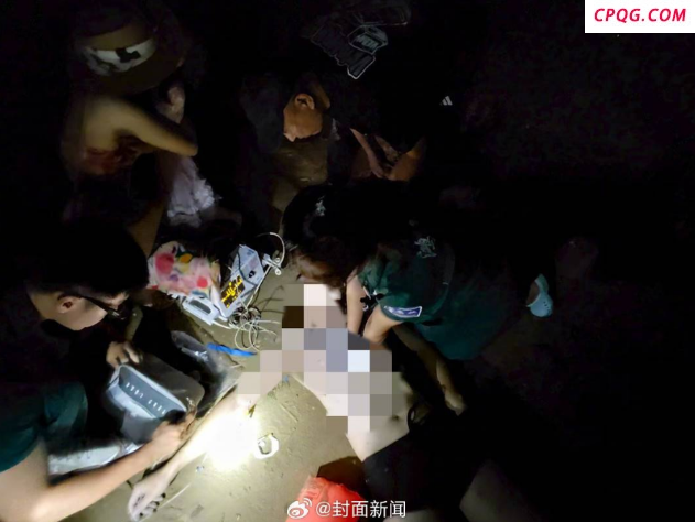 三亚一男性游客下海游泳不幸溺水 妻子崩溃大哭