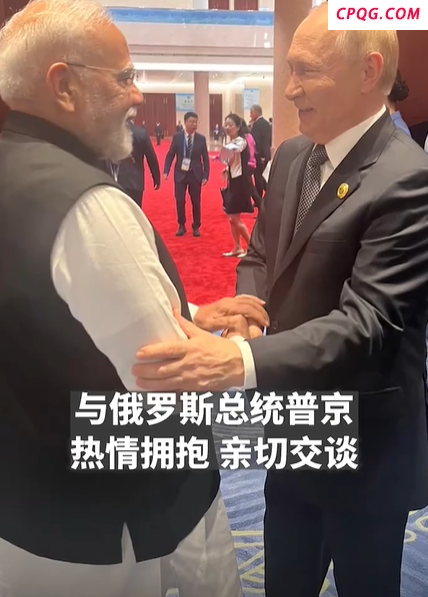 莫迪拉着普京的手进大厅