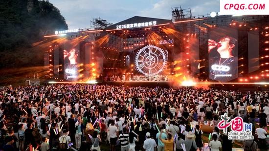张家界峰林音乐节：郑钧出嗓 陈楚生压轴(图)