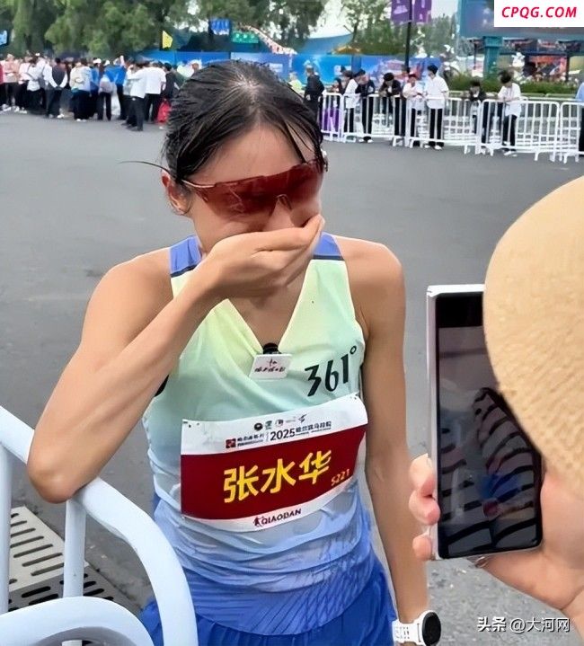 “最快女护士”夺冠发言引争议 调休请求惹风波