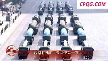 战旗方队浩荡而来 无惧艰难勇往直前