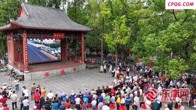 百岁老兵看阅兵直呼祖国强大了