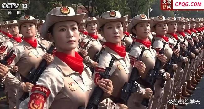民兵方队领队称向右看时最震撼 英姿飒爽女中豪杰