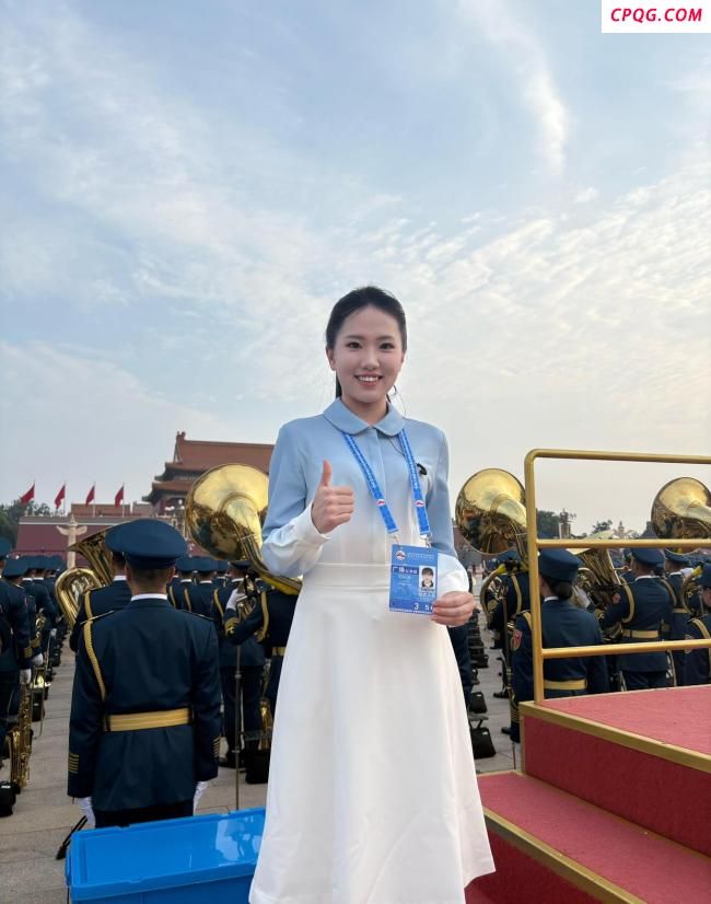 女生努力换来在阅兵现场放歌机会