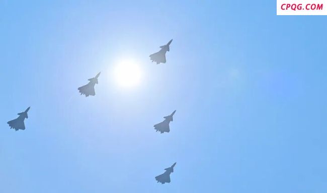 中国创新硬核突破太惊艳了 高科技武器震撼亮相！