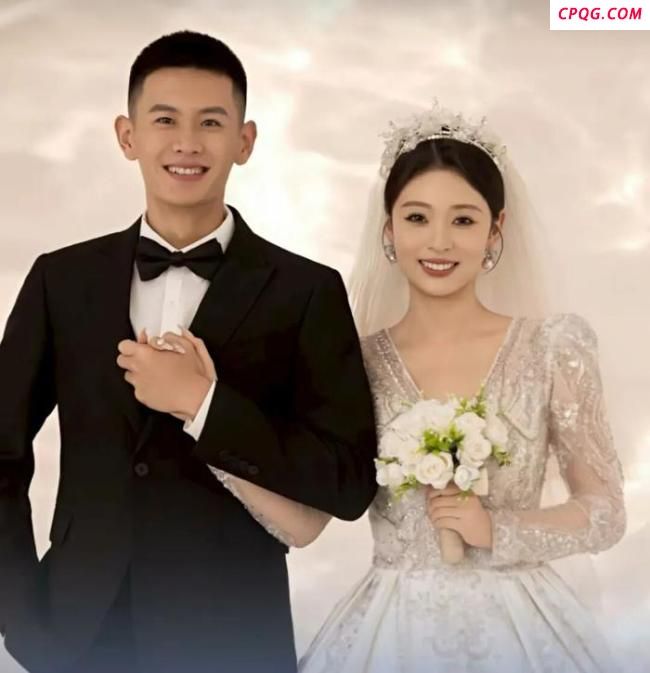 新华社拍到的帅兵哥已婚，军嫂晒结婚照称“为你骄傲”