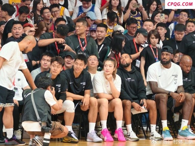 李梦现身詹姆斯成都行 众星云集现场