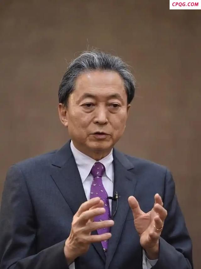 日本前首相出席阅兵被批评