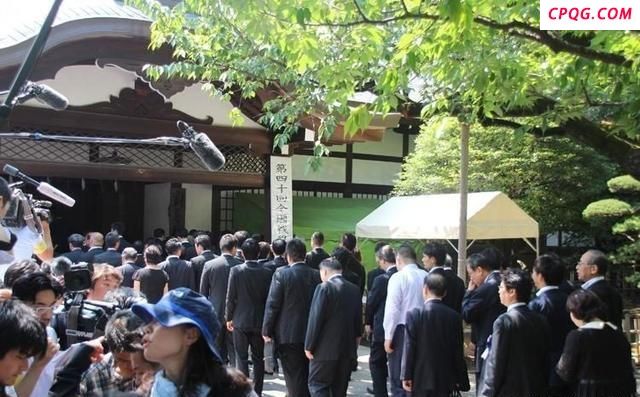 鸠山由纪夫因出席中国九三阅兵在日本遭批评：反思文化模糊