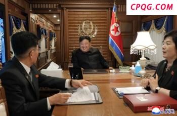 朝方公开金正恩回程车内照片 专列启程赴华参加纪念活动