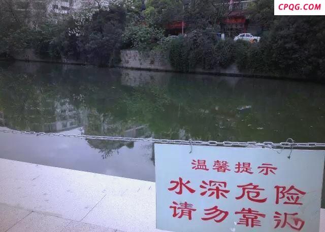 5旬保安深夜救落水女生 物业回应
