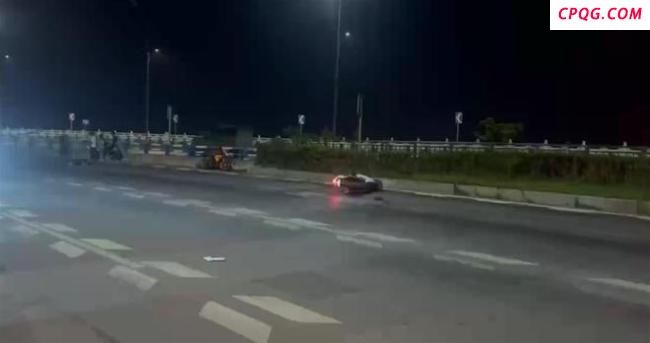 重庆一摩托车发生车祸致2人死亡