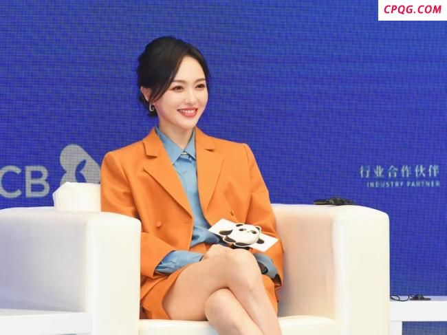 唐嫣亮相第二届金熊猫奖论坛 探讨影视生态重塑