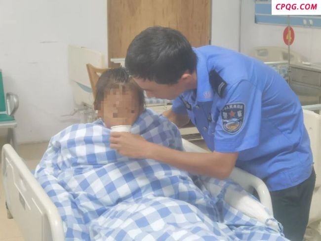 女童被激流冲走 消防公安合力营救 成功脱险送医检查