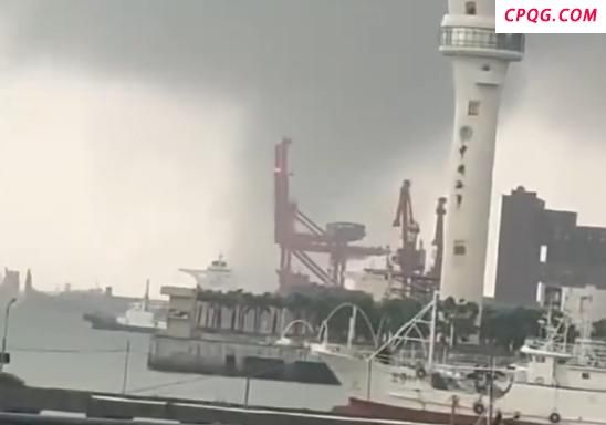 湛江疑似出现龙卷风画面曝光