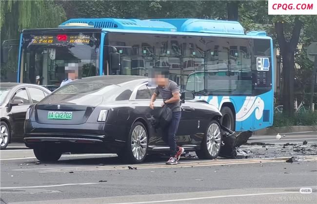 知名车评人陈震发生交通事故