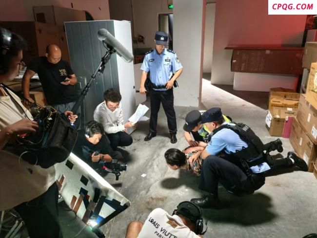 千万网友催更 杭州公安霸总短剧火了 笑到打鸣普法新方式