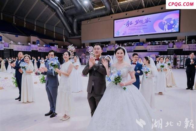 华科大73对新人集体成婚 浪漫婚礼见证爱情