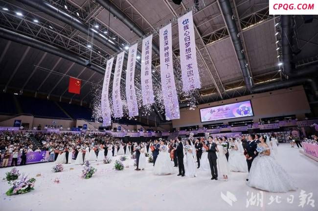 华科大73对新人集体成婚 浪漫婚礼见证爱情