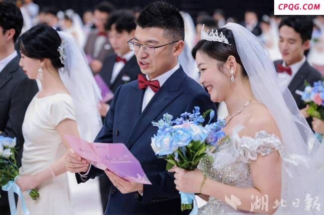 华科大73对新人集体成婚 浪漫婚礼见证爱情