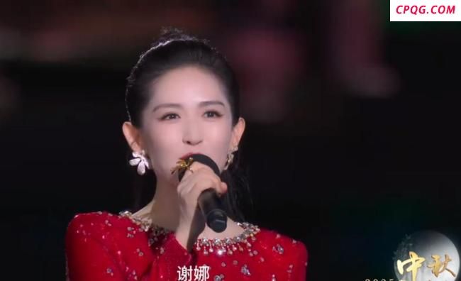 闫妮央视秋晚没有微醺