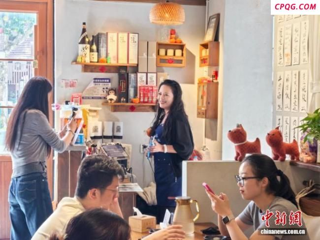 台青“蓝妹妹”大陆当老板 两岸情谊“舌尖”碰撞