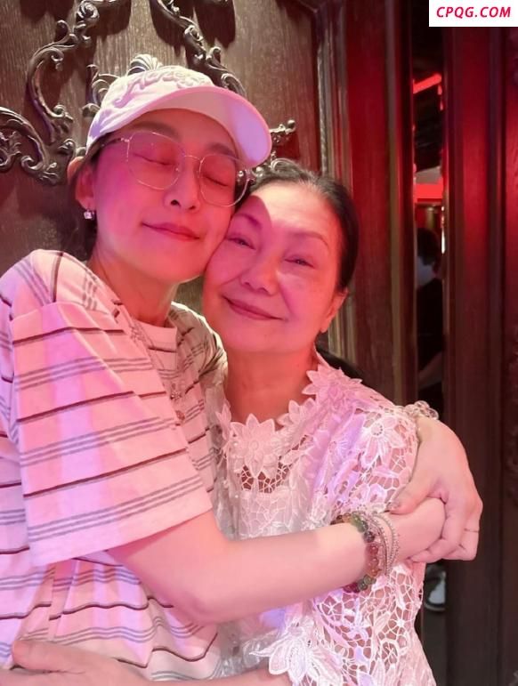 范玮琪表示以后把S妈当自己妈妈 温暖抱枕传递母爱
