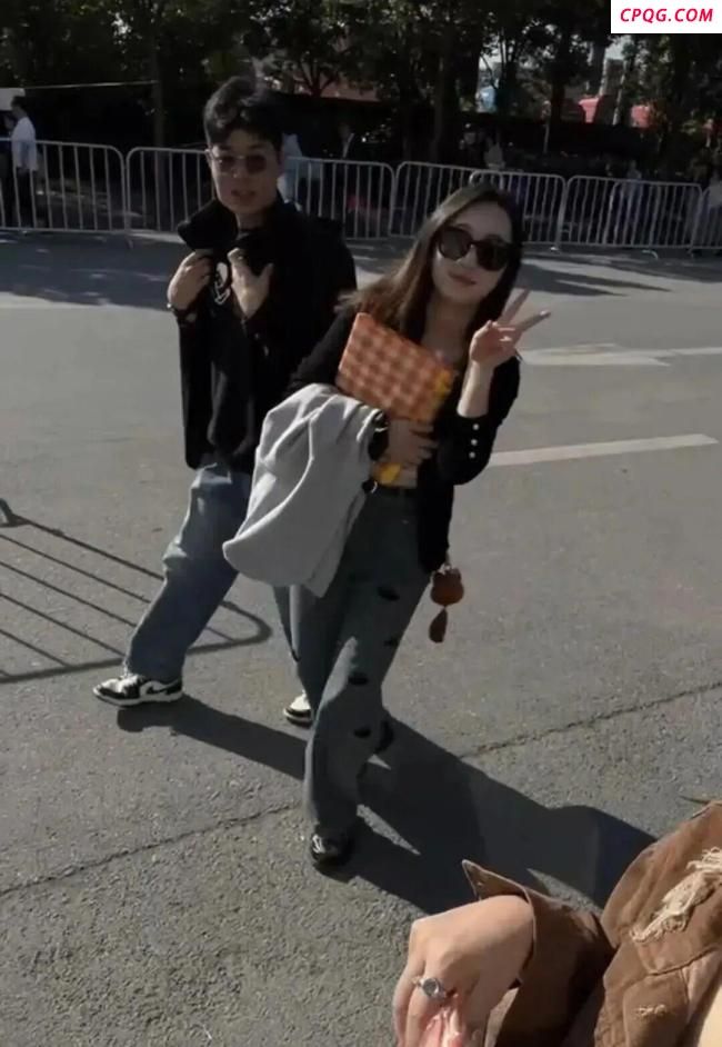 两名中国游客在马来西亚失联