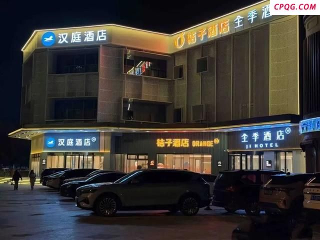 年轻人抢住“拼楼酒店”