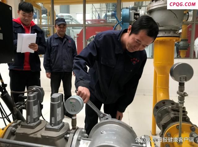 北方多地启动提前供暖 应对低温暖民心