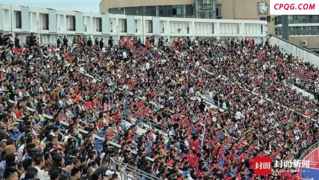 川超德阳6:0赢下阿坝 主场球迷热情助威