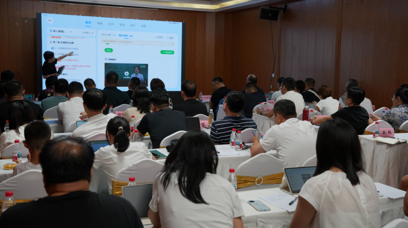 清北道远发布初高中学习机，贯通初高六年，智启升学路！