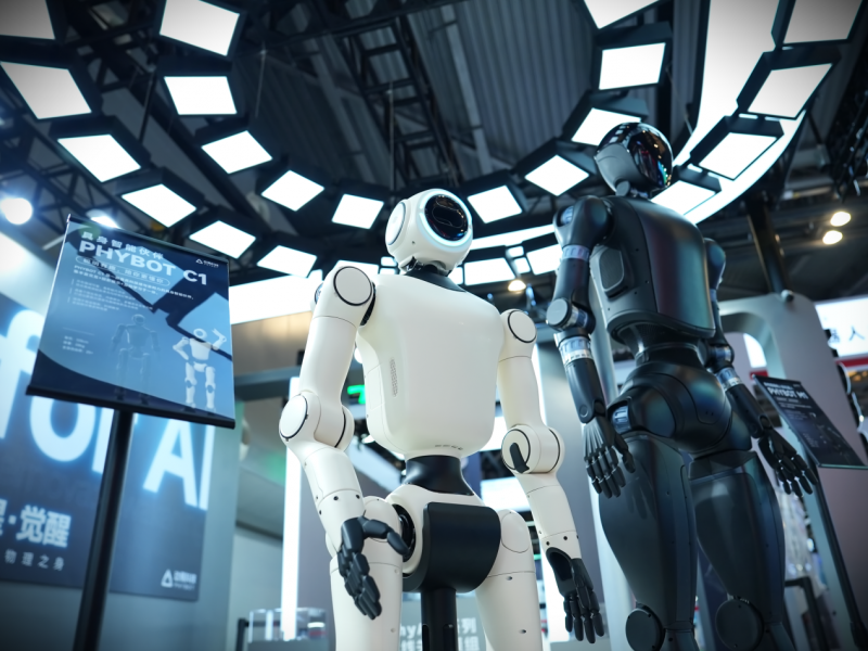 Robot for AI，动易科技携两款人形机器人及摆线关节模组系列产品亮相WAIC 2025